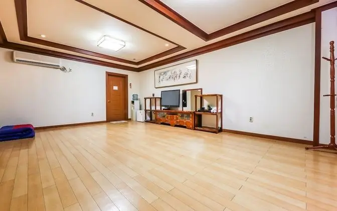 Oda (Korean-style Ondol Room)