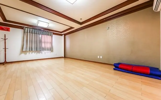 Oda (Korean-style Ondol Room)