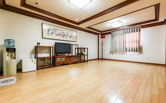 Oda (Korean-style Ondol Room)