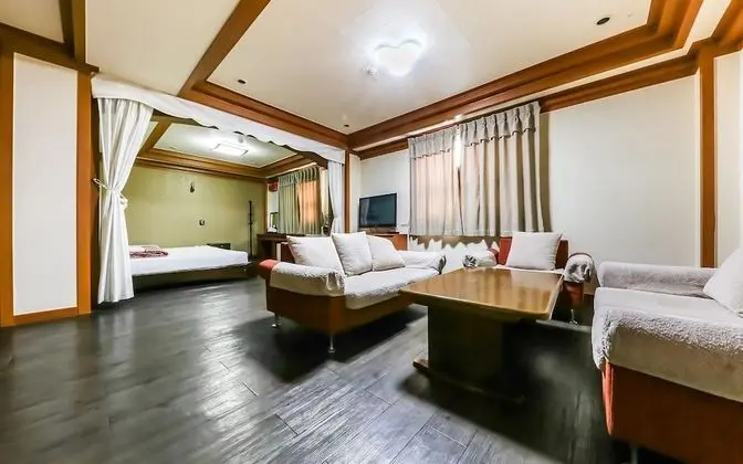 Oda (Large family room (MT seminar))