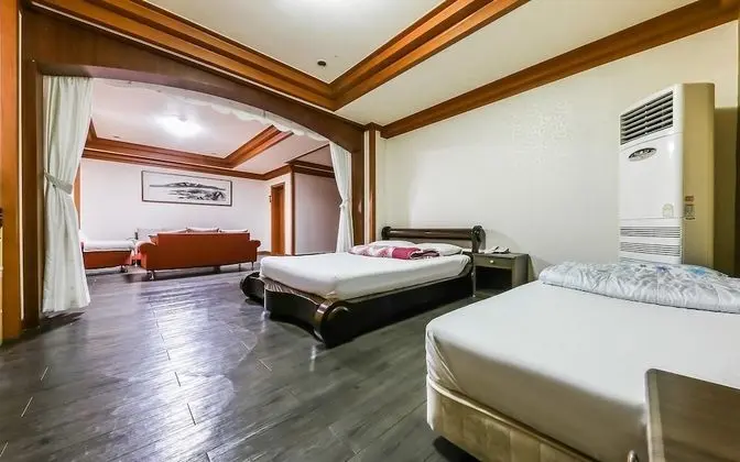 Oda (Large family room (MT seminar))