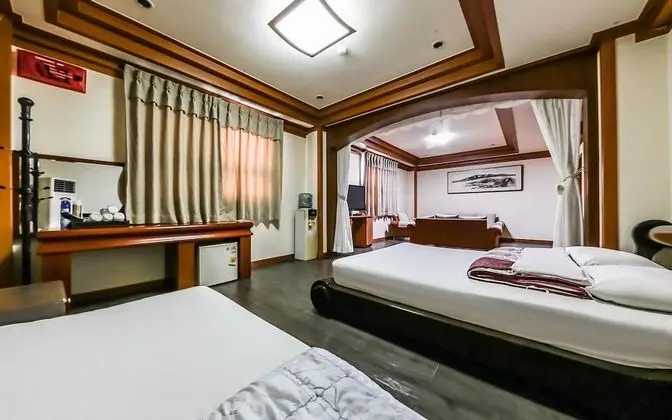 Oda (Large family room (MT seminar))