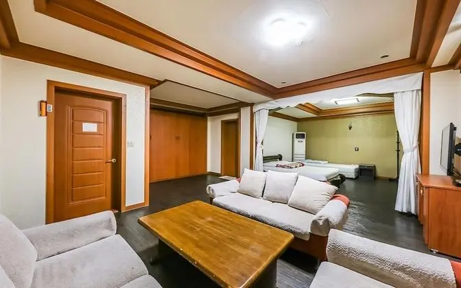 Oda (Large family room (MT seminar))