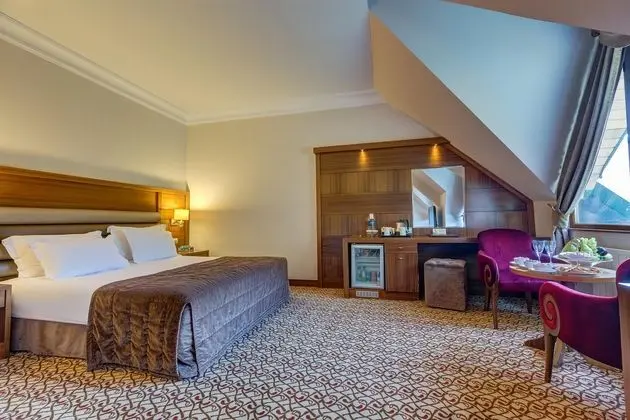 https://images.etstur.com/files/images/hotelImages/TR/51082/l/Buyuk-Abant-Oda-312320.jpg