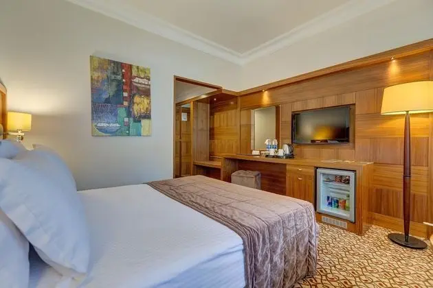https://images.etstur.com/files/images/hotelImages/TR/51082/l/Buyuk-Abant-Oda-312511.jpg