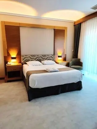 Suite, Kara veya Havuz Manzaralı