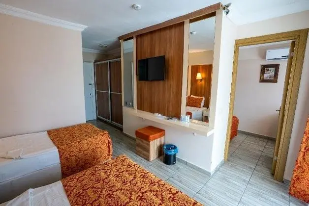 https://images.etstur.com/imgproxy/resize/2560x1440/files/images/hotelImages/etsrooms/563/Buyuk_Berk_Otel_20250702171935_0.jpg