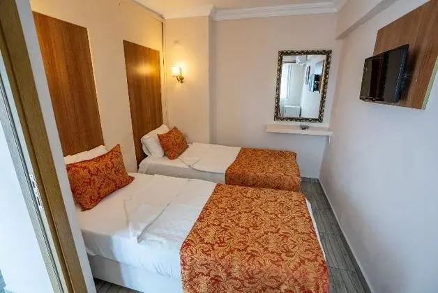 https://images.etstur.com/imgproxy/resize/2560x1440/files/images/hotelImages/etsrooms/563/Buyuk_Berk_Otel_20250702171935_1.jpg