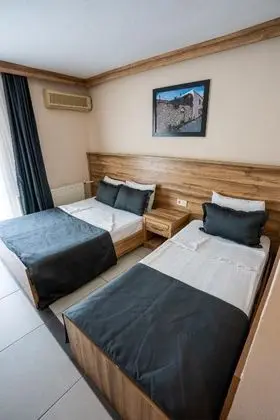 https://images.etstur.com/imgproxy/resize/2560x1440/files/images/hotelImages/etsrooms/563/Buyuk_Berk_Otel_20250702174507_1.jpg
