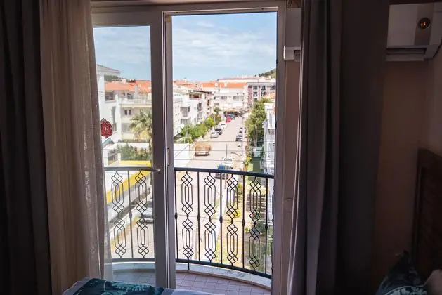 https://images.etstur.com/imgproxy/resize/2560x1440/files/images/hotelImages/etsrooms/563/Buyuk_Berk_Otel_20251117131123_0.jpg