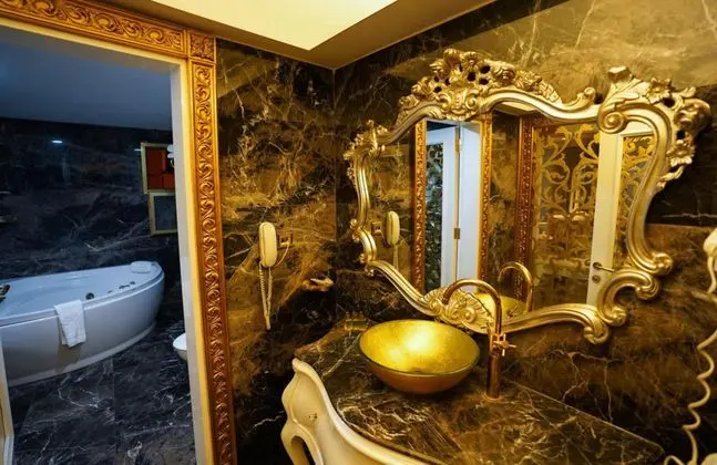 King Suite Oda Jakuzili