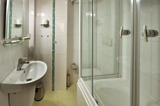 Triple, Şehir Manzaralı