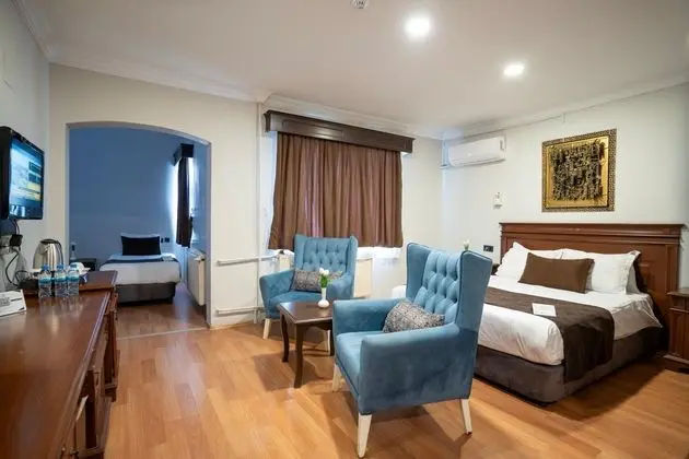 Triple,Şehir Manzaralı