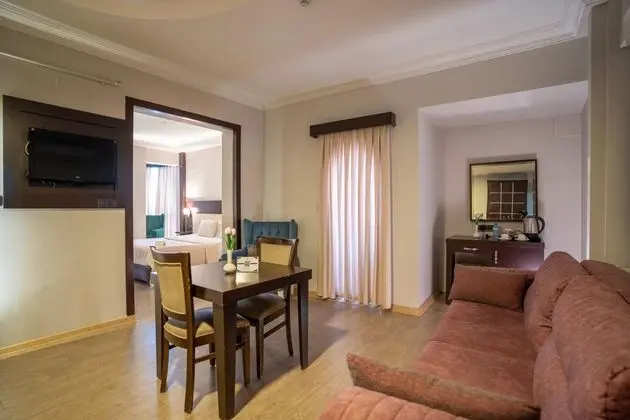 Triple,Şehir Manzaralı