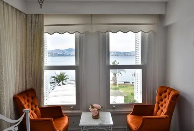 Balkonlu Deluxe Deniz Manzaralı Oda