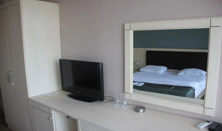 Deluxe Kara Manzaralı Oda