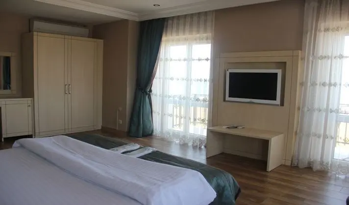 Deluxe Kara Manzaralı Oda