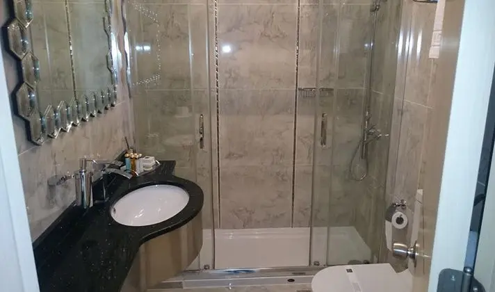 Deluxe Kara Manzaralı Oda