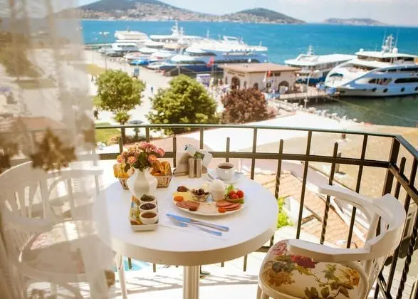 Deniz Manzaralı Superior Çift Kişilik Oda