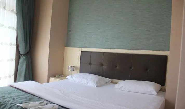 Standart Meydan Manzaralı Oda