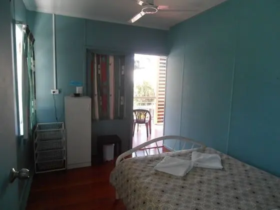 Tek Büyük Yataklı Oda, Ortak Banyo (with Shared Balcony)
