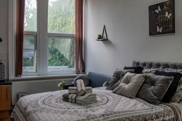 Basic Stüdyo, Banyolu/Duşlu