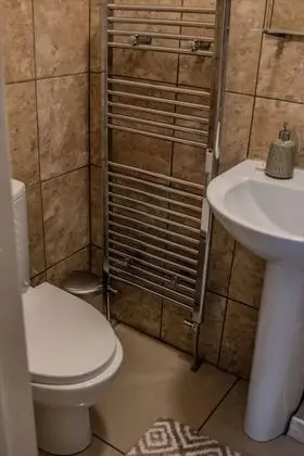Basic Stüdyo, Banyolu/Duşlu
