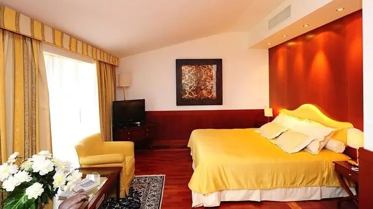 Deluxe Tek Büyük veya İki Ayrı Yataklı Oda