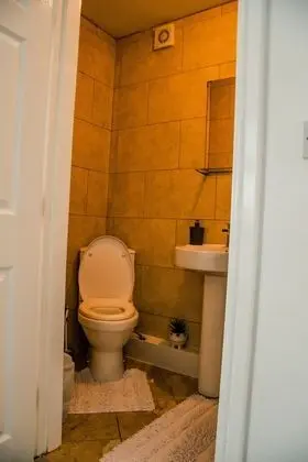 Stüdyo, Banyolu/Duşlu
