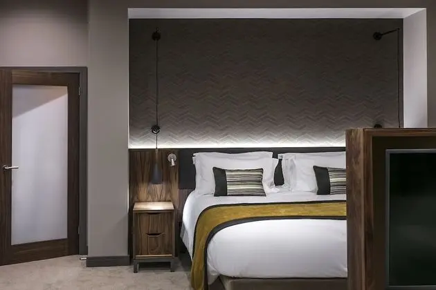 Süit, 1 En Büyük (King) Boy Yatak, Sigara İçilmez, Buzdolabı