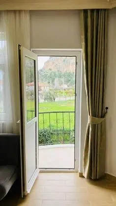 Aile Odası, Havuz veya Bahçe Manzaralı, Balkonlu