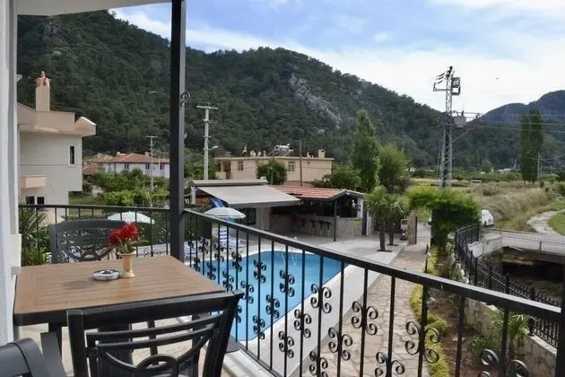 Standard Tek Büyük veya İki Ayrı Yataklı Oda