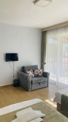 Standart Oda, Dağ veya Havuz Manzaralı, Balkonlu