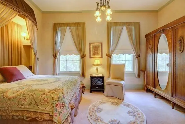 Renaissance Room