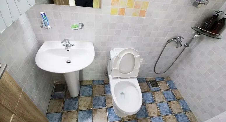 A8 1.5room (Room 1 + Living Area + Bathroom 2)