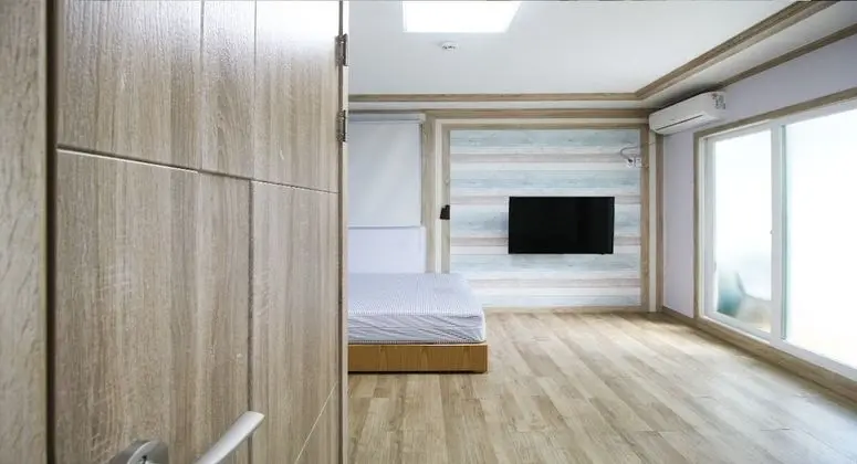 B2 Bed 1 Room