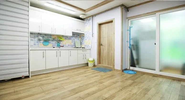 C2 1.5room (Room 1 + Living Area + Bathroom)