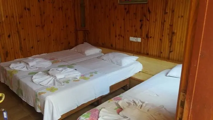 Bungalow, Havuz Manzaralı