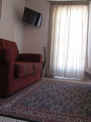 Basic Üç Kişilik Oda, 1 Çift Kişilik Yatak ve Çekyat, Avlu Manzaralı