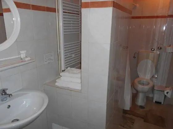Basic Üç Kişilik Oda, 1 Çift Kişilik Yatak ve Çekyat, Avlu Manzaralı