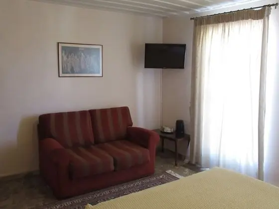 Tek Büyük Yataklı Oda (or Castle View)