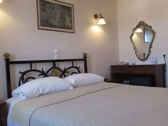 Tek Büyük Yataklı Oda (or Castle View)