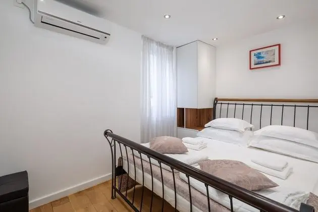 Apart Daire, 1 Büyük (Queen) Boy Yatak ve Çekyat