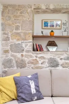 Apart Daire, 1 Büyük (Queen) Boy Yatak ve Çekyat