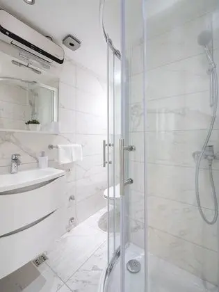 Apart Daire, 1 Büyük (Queen) Boy Yatak ve Çekyat