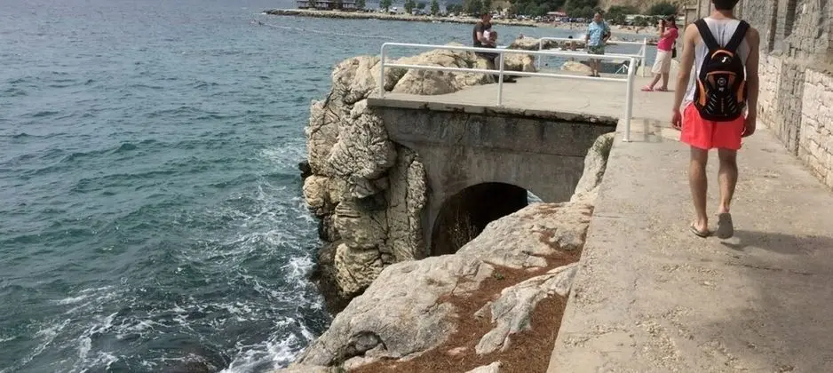 Apart Daire, 1 Büyük (Queen) Boy Yatak ve Çekyat