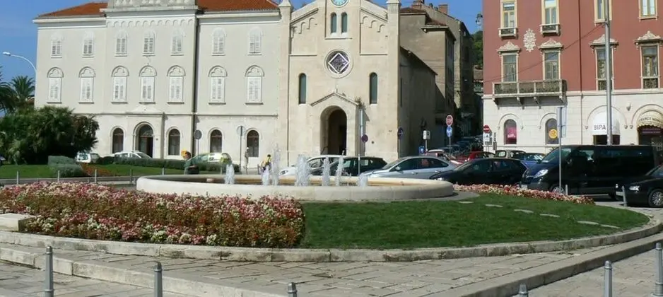 Apart Daire, 1 Büyük (Queen) Boy Yatak ve Çekyat