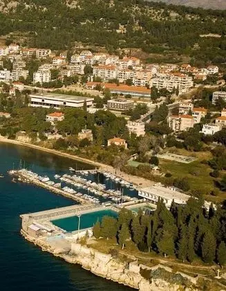 Apart Daire, 1 Büyük (Queen) Boy Yatak ve Çekyat