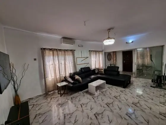 Apart Daire, 2 Yatak Odası, Mutfak, Zemin Kat