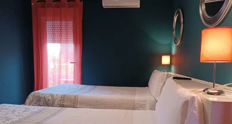 Comfort Büyük Yataklı Tek Kişilik Oda